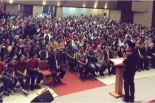 Warga Muslim Bandung Bangga Ridwan Kamil Masuk Gereja Saat Natal