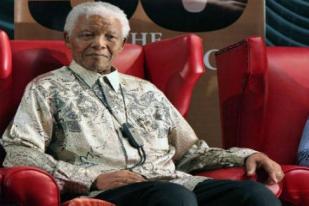 Nelson Mandela Dianugerahi Penghargaan Kemanusiaan