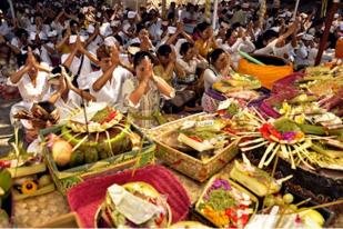 Umat Hindu Bali Rayakan Hari Suci Kuningan