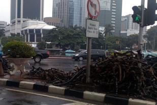 Jl Merdeka Selatan Jakarta Banjir Sebab Disumbat Kulit Kabel