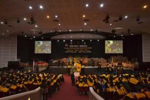 Rektor UKSW Lepas 758 Wisudawan 