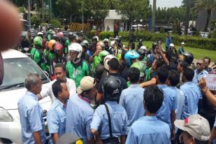 Suara Netizen: Cabut Izin dan Boikot  Taksi Anarkis