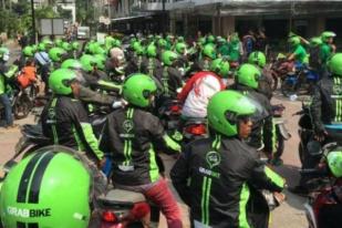 Pengemudi GrabBike Takut Pakai Atribut Akibat Sweeping Sopir Anarkis