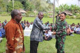 Satgas Yonif 509/Kostrad Sumbang 27.500 Alkitab ke Papua