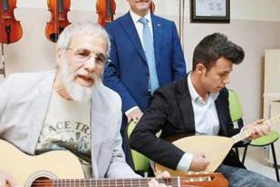 Yusuf Islam Kunjungi Pengungsi Suriah di Turki