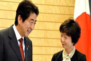 Perdana Menteri Shinzo Abe Tunjuk Ajudan Perempuan Pertama