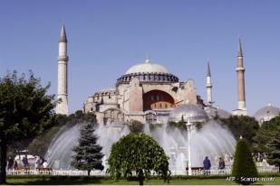 Muslim Turki Tuntut Hagia Sophia Dikembalikan Sebagai Masjid