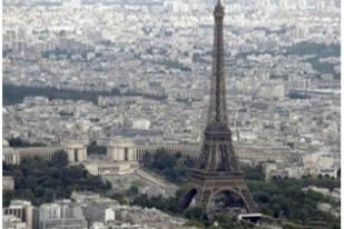 Pengunjung Menara Eiffel Dievakuasi Karena Ancaman Keamanan