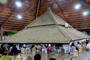 Jelang Ramadan Makam Sunan Bonang Banjir Pengunjung