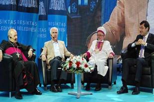 Pemimpin Berbagai Agama Buka Puasa Bersama di Istanbul