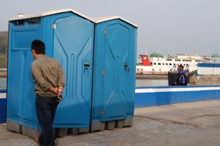 Toilet Portabel Jelang Lebaran di Pelabuhan Merak