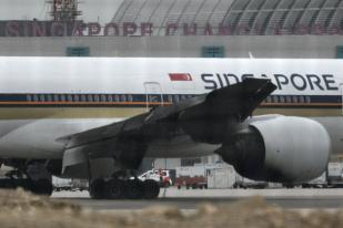 Pesawat Singapore Airlines Terbakar Saat Mendarat Darurat