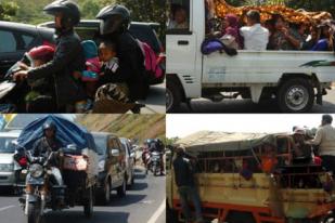 Mobil Bak Terbuka Berpenumpang Marak Lintasi Jakarta-Cikampek