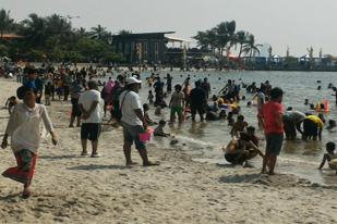 Kawasan Ancol Diserbu Pengunjung