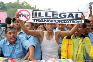 Ahok: Transportasi Online akan Diatur Dishub