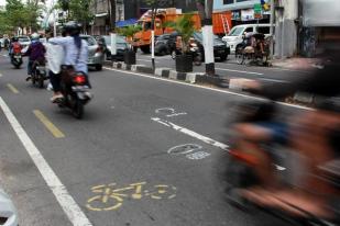 Aksara Jawa Penanda Lubang di Jalan