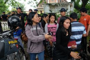 Polisi Ledakkan Benda Diduga Bom di Gereja Katolik Medan