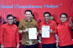 Hujan Tak Halangi Pendukung Antar Ahok-Djarot ke KPUD DKI