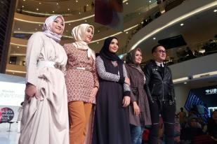 Barli Asmara Luncurkan Buku Perjalanan Karir di JFW 2017