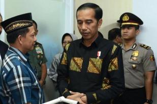 Presiden Jokowi Melayat Ayah Kapolri Tito Karnavian