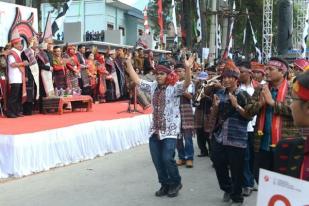 Pawai Budaya Meriahkan Konas XII JKLPK Indonesia di Samosir