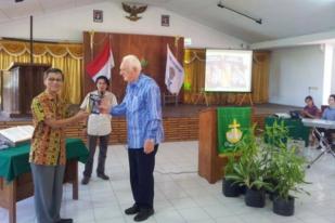 UKIT Luncurkan Buku Penghormatan kepada Prof. Dr. Olaf H. Schumann 