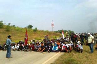 Ratusan Masyarakat Mengungsi Akibat Konflik Agraria Karawang