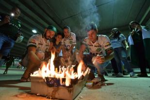 Chapecoense Berkumpul dan Berdoa Bersama di Stadion