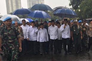 Presiden dan Wapres Salat Jumat dengan Peserta Doa Bersama