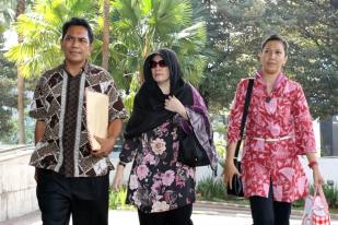 Ratu Rita dan Airin Kembali Datangi KPK Menjenguk Sang Suami