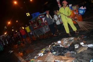 Sampah Pesta Akhir Tahun Mencapai Ribuan Ton.