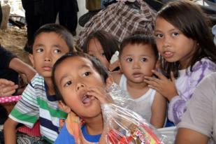 Pengungsi Korban Banjir Rawajati Masih Trauma untuk Kembali Ke Rumah