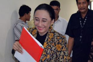 Hakim Konstitusi Maria Farida Indrati Jadi Saksi Terdakwa Cornelis Nalau dan Hambit Bintih