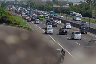 Arus Balik Mulai Padati Tol Karawang