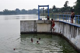 Kurangnya Pengawasan di Situ Gintung Bahayakan Anak