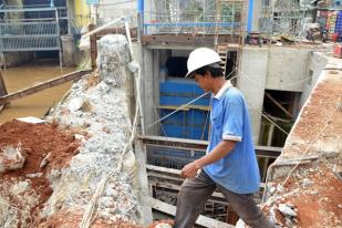 Jelang Musim Banjir, Pintu Air Manggarai Hampir Rampung