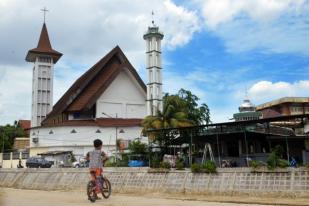 Gereja dan Masjid Berdampingan Cermin Toleransi