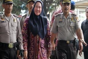 KPK Periksa Ajudan Ratu Atut dan Pejabat Provinsi Banten