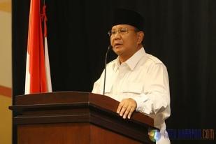 Prabowo Ragukan Hasil Lembaga Survei