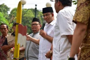 Anies Awali Kampanye Pertama dengan Ziarah ke Makam Pahlawan