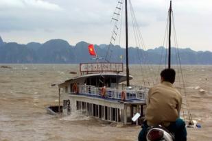 Di Vietnam Topan Haiyan Melemah Jadi Badai Tropis