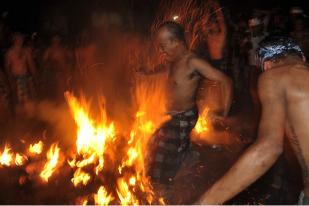 Umat Hindu Nyepi di Pura Aditya Jakarta