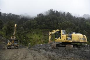 TNI Akan Kerjakan Jalan Trans-Papua Tersulit