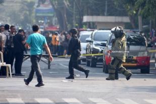 Sementara Sembilan Meninggal dalam Serangan Bom di Surabaya