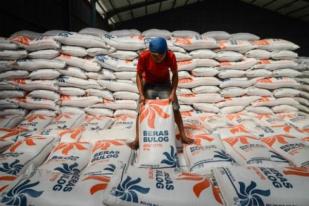 Bulog Cirebon Sediakan Beras Kemasan 200 Gram