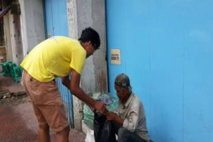 Berbagi dengan Warga Miskin dan Kurangi Sampah Makanan