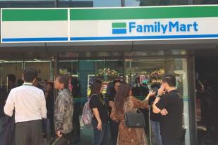 Buruh Harian di Gudang Family Mart Indonesia Diupah Rp13.000