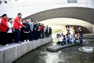 Presiden Jokowi Susuri Sungai Cheonggyecheon dan Jadikan Inspirasi