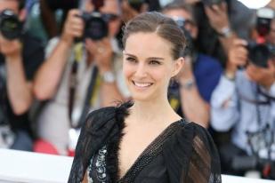 Aktris Natalie Portman Bacakan Cerita di Rumah Sakit