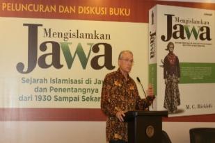 Mengislamkan Jawa: Sejarah Islamisasi dan Penentangnya dari 1930 sampai Sekarang